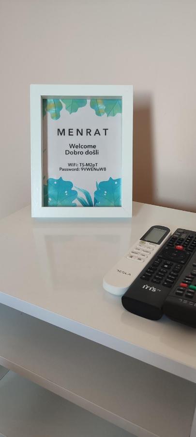 Menrat Lägenhet Novi Sad Exteriör bild